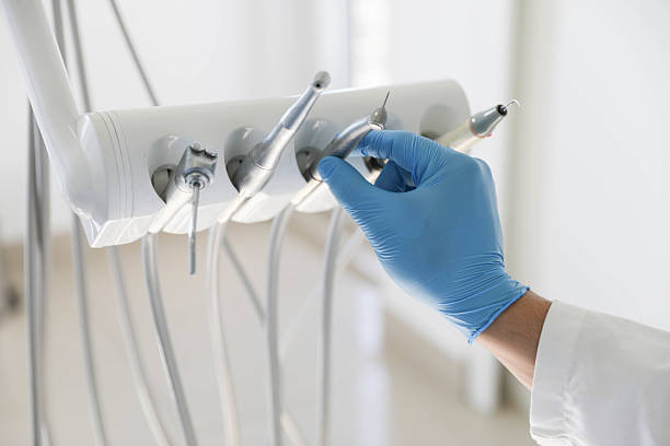 Professional Emergency Dentist technician working in Lake Zurich, IL